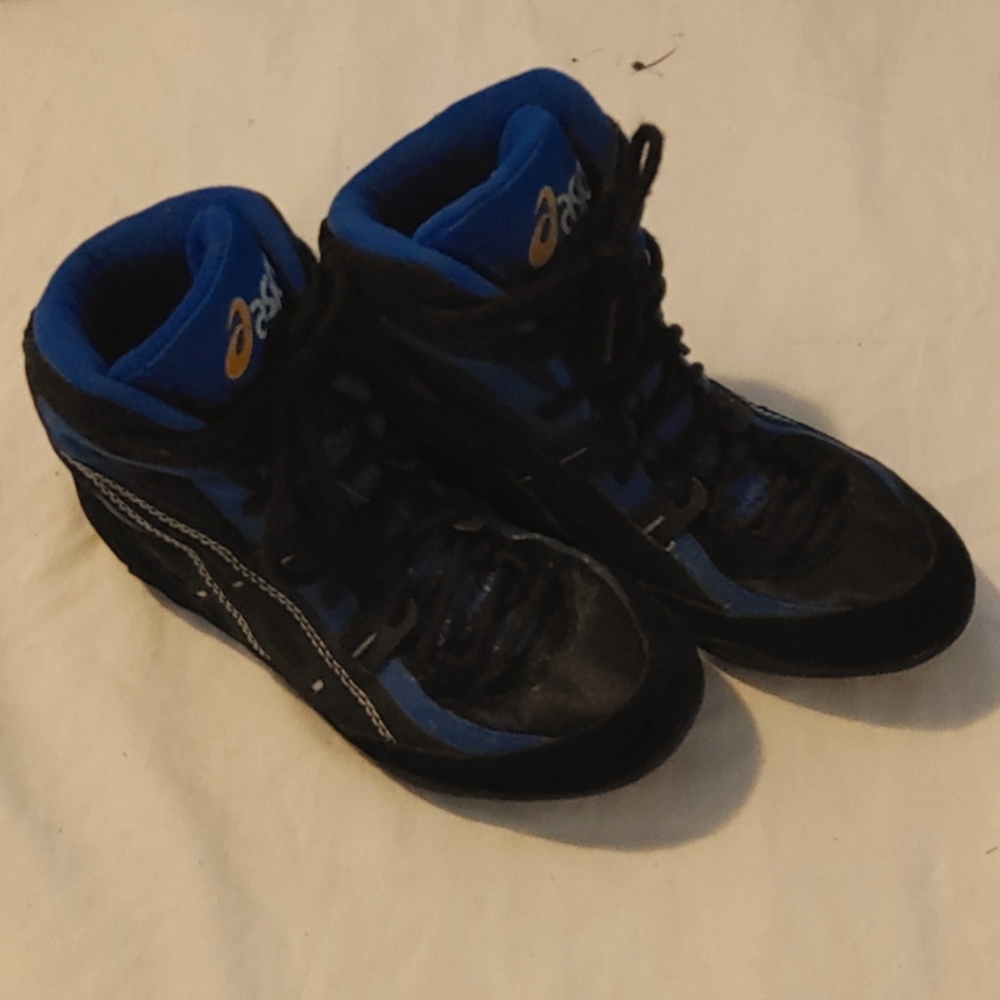 Fresh pair of wrestling or boxing shoes